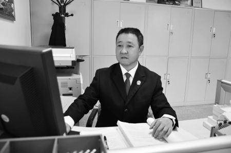 记陵川县法院综合审判庭庭长贾卫东